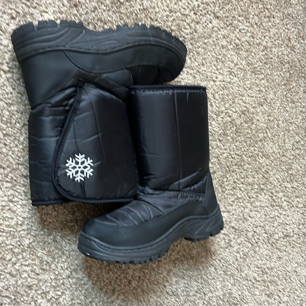 Snow boots